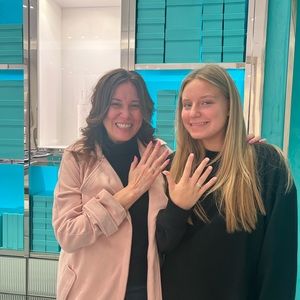 Meet your Posher, Cynthia